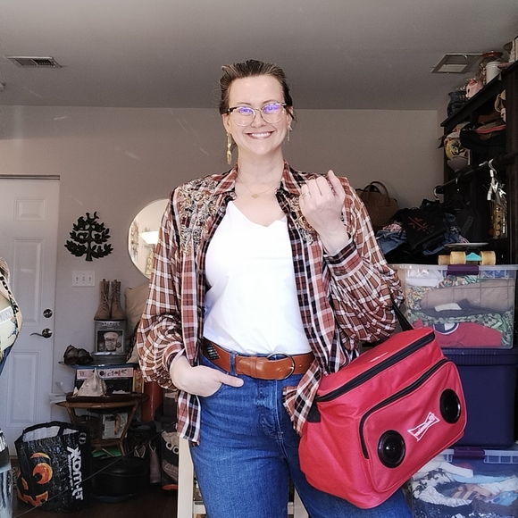 Budweiser Bluetooth speakers cooler - Picture 14 of 14